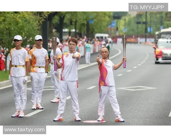 亚运会火炬接力开启,中国运动员担任首棒火炬手 亚运会火炬接力开启,中国运动员担任首棒火炬手