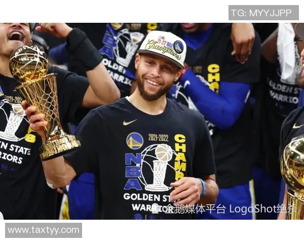 库里冲击金球奖数据全面对比分析与历史球员表现对比